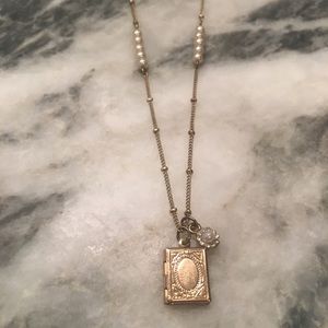 Functioning gold locket necklace